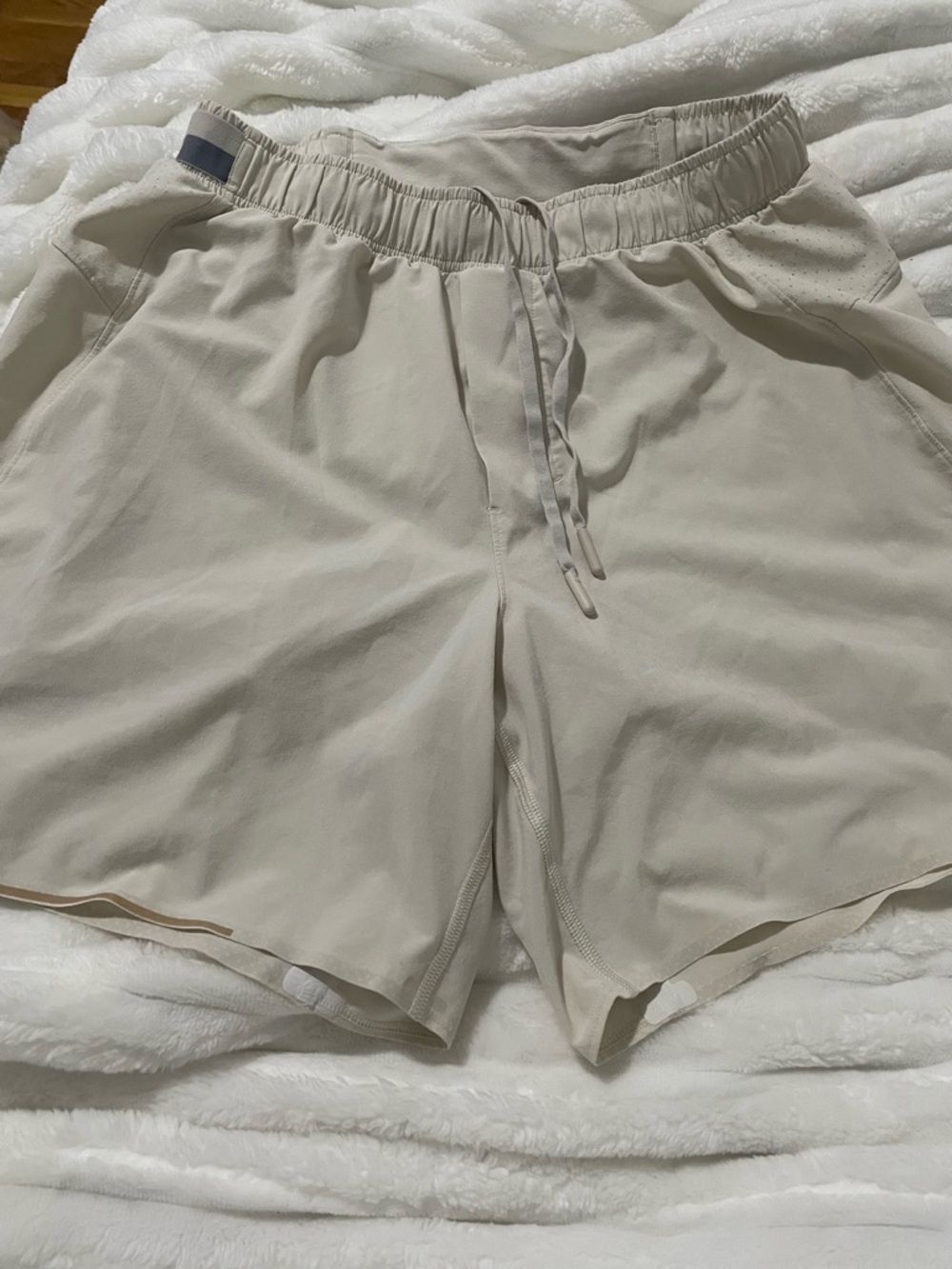 Men Elastic-Waist Beige Shorts with Drawstring